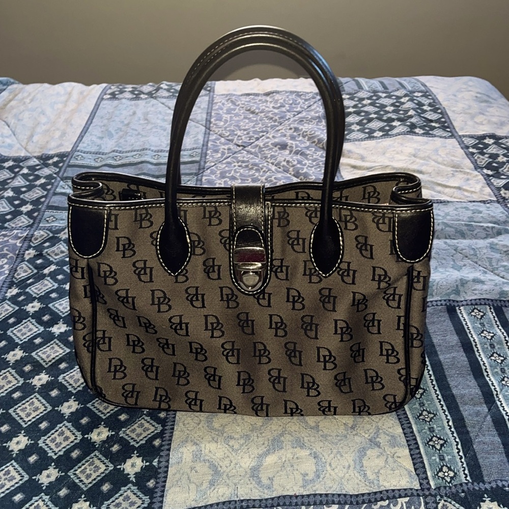EUC Dooney & Bourke tote